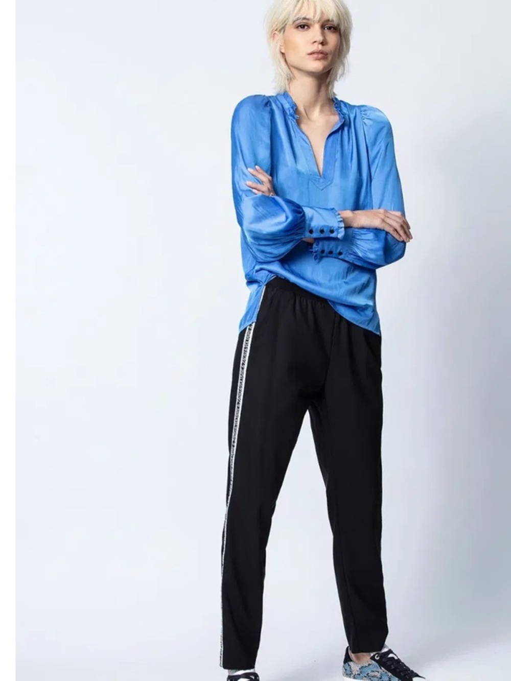 Zadig & Voltiare titu satin long sleeve top blue XS
Ruffle accent on collar